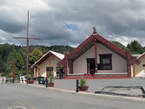 maorsk centrln budova ve vesnici