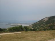 Stoupáme z Coronini do Svaté Heleny - pohled na Dunaj. Asi bude pršet