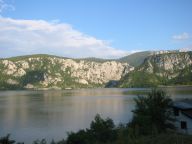 Skály u Dunaje u vesnice Dubová - využili jsme defektu a Zbyňa dělá pár fotek