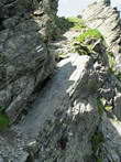 pechod k vrcholu Serbota - jeden z oemetnjch sek: velk plack, na kterm se s bglem moc ned vzpmit a vedle je trochu hloubka...