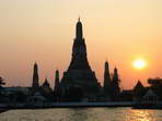 Zpad slunce u Wat Arun
